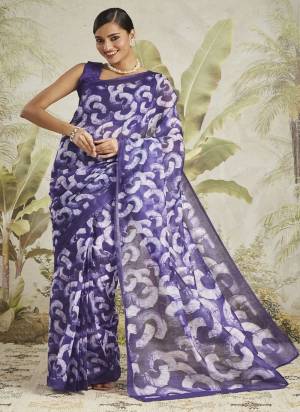 Attractive These Party Wear Ready To Wear Saree in Fine Colored.These Saree Are Chanderi Cotton And Blouse is Chanderi Cotton Fabricated.Its Beautified With Designer Digital Printed.