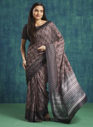Attractive These Party Wear Ready To Wear Saree in Fine Colored.These Saree Are Muslin And Blouse is Muslin Fabricated.Its Beautified With Designer Digital Printed.