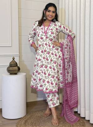 Garb These Suit in Fine Colored Pair With Bottom And Dupatta.These Top And Bottom Are Fabricated On Cotton Slub Pair With Chander Cotton Dupatta.Its Beautified With Designer Floral Printed With Lace Work .