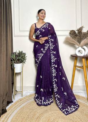 Looking These Party Wear Saree in Fine Colored.These Saree Are Crunchy And Blouse is Crunchy Fabricated.Its Beautified With Designer Thread Embroidery Border.