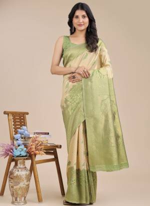 Garb These Fastive Wear Saree in Fine Colored.These Saree And Blouse is Fabricated On Banarasi Silk.Its Beautified With Weavon Jacquard Designer.