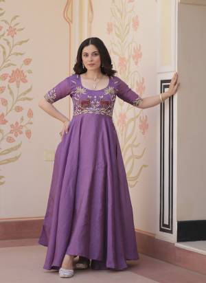  Looking These Beautiful Looking Readymade Long Gown.These Gown is Fabricated On Gold Crush.Its Beautified With Designer Beads Embroidery Work.