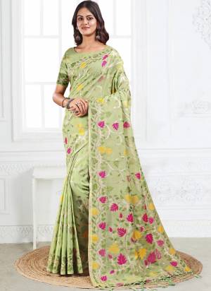 Garb These Fastive And Party Wear Saree in Fine Colored.These Saree And Blouse is Fabricated On Linen Cotton.Its Beautified With Weavon Jacquard Thread Designer.