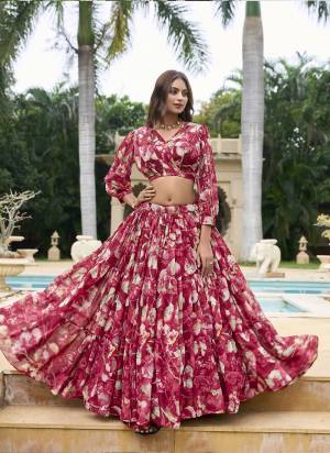 For A Fancy Designer Look,Grab These Lehenga And Choli in Fine Colored.These Lehenga And Choli Are Faux Georgette Are Fabricated Pair.Its Beautified With Designer Mill Printed.