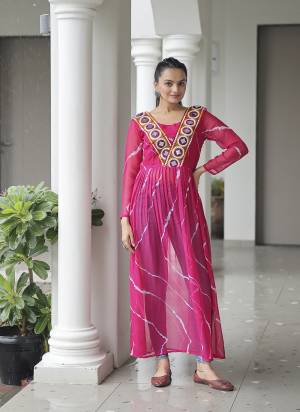 Garb These Beautiful Looking Readymade Long Kurti.These Kurti is Fabricated On Faux Georgette.Its Beautified With Laheriya Printed Designer,Kutchi Patch Work.