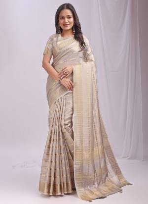 Garb These Fastive And Party Wear Saree in Fine Colored.These Saree And Blouse is Fabricated On Organza.Its Beautified With Wevon Designer.
