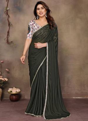 Garb These Party Wear Saree in Fine Colored.These Saree Are Georgette And Blouse is Fabricated On Banglori Pair.Its Beautified With Solid With Digital Printed Blouse Designer.