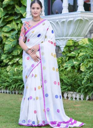 Garb These Fastive Saree in Fine Colored.These Saree Are Linen Cotton And Blouse is Fabricated On Linen Cotton Pair.Its Beautified With Wevon Jari Border With Designer Digital Printed.