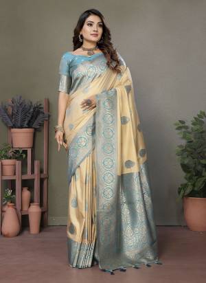 Garb These Festive Wear Saree in Fine Colored.These Saree And Blouse is Fabricated On Viscose Silk.Its Beautified With Woven Rich Pallu,Butti Designer.