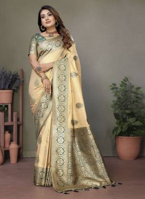 Garb These Festive Wear Saree in Fine Colored.These Saree And Blouse is Fabricated On Viscose Silk.Its Beautified With Woven Rich Pallu,Butti Designer.