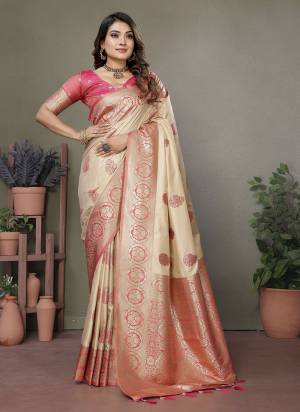 Garb These Festive Wear Saree in Fine Colored.These Saree And Blouse is Fabricated On Viscose Silk.Its Beautified With Woven Rich Pallu,Butti Designer.