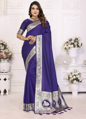 Attractive These Festive Wear Saree in Fine Colored.These Saree And Blouse is Fabricated On Banarasi Silk.Its Beautified With Weaving Jacquard Galla Designer.