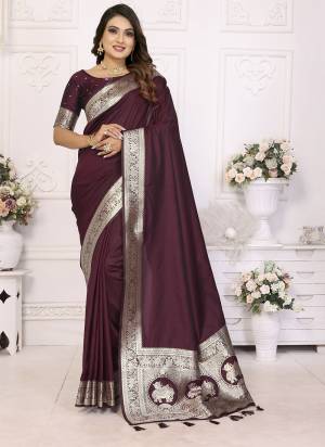 Attractive These Festive Wear Saree in Fine Colored.These Saree And Blouse is Fabricated On Banarasi Silk.Its Beautified With Weaving Jacquard Galla Designer.