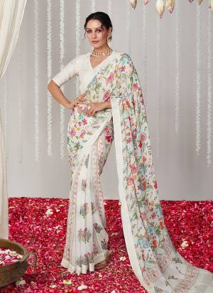 Garb These Party Wear Saree in Fine Colored.These Saree Are Bright Moss And Blouse is Fabricated On Bright Moss Pair.Its Beautified With Designer Digital Printed.