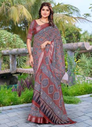 Garb These Fastive Saree in Fine Colored.These Saree Are Linen Cotton And Blouse is Fabricated On Linen Cotton Pair.Its Beautified With Wevon Jari Border With Designer Digital Printed.