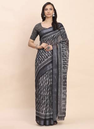 Looking These Fastive And Party Wear Saree in Fine Colored.These Saree And Blouse is Fabricated On Linen Cotton.Its Beautified With Woven Jari Border Designer With Printed.