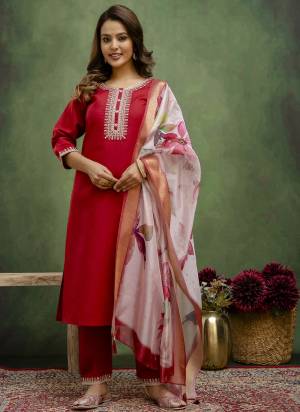 Looking These Beautiful Readymade Suits With Dupatta.These Suit is Fabricated On Top Are Cotton Blend And Bottom Are Cotton Blend And Organza Dupatta .Its Beautified With Designer Embroidery Work With Woven Dupatta.
