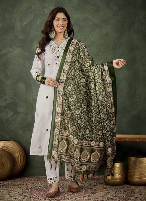 Looking These Beautiful Readymade Suits With Dupatta.These Suit is Fabricated On Top Are Cotton Blend And Bottom Are Cotton Blend And Organza Dupatta .Its Beautified With Designer Embroidery Work With Printed Dupatta.
