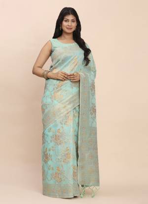 Garb These Fastive And Party Wear Saree in Fine Colored.These Saree And Blouse is Fabricated On Linen Cotton.Its Beautified With Heavy Woven Jacquard Designer.