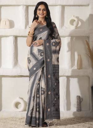 Looking These Fastive And Party Wear Saree in Fine Colored.These Saree And Blouse is Fabricated On Linen Cotton.Its Beautified With Woven Thread Designer.