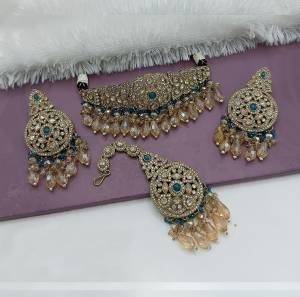Attrective These Beautifil Colored Chiker Set Necklace.These Choker Set is Come Alloy Material And Beautified With Kundan Stone Work.