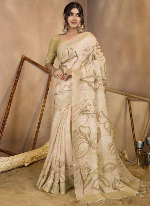 Looking These Fastive And Party Wear Saree in Fine Colored.These Saree And Blouse is Fabricated On Linen Sequions.Its Beautified With Woven Designer Sequance,Printed.