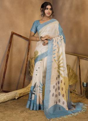 Looking These Fastive And Party Wear Saree in Fine Colored.These Saree And Blouse is Fabricated On Linen Sequions.Its Beautified With Woven Designer Sequance,Printed.