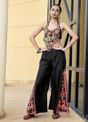 Grab These Beautiful Looking Readymade Navratri Kurti With Bottom.These Kurti And Bottom is Fabricated On Cotton.Its Beautified With Designer Embroidery Work.