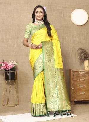 Garb These Party Wear Saree in Fine Colored.These Saree And Blouse is Fabricated On Soft Silk.Its Beautified With Weaving Jacquard Designer.