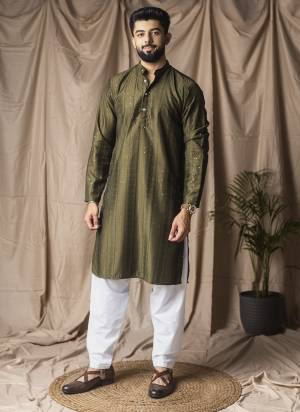 For A festive And Party Wear,Attractive These Readymade Kurta With Payjama in Fine Colored.These Kurta is Fabricated On Rayon And Art Silk Bottom With Heavy Designer Thread,Sequance Embroidery Work.Buy Now.