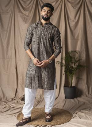 For A festive Wear,Grab These Readymade Kurta With Payjama in Fine Colored.These Kurta is Fabricated On Modal Silk And Art Silk Bottom With Designer Printed.Buy Now.