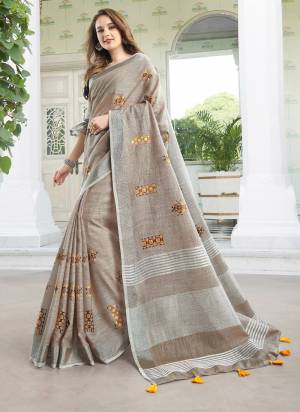 Garb These Fastive And Party Wear Saree in Fine Colored.These Saree And Blouse is Fabricated On Linen.Its Beautified With Heavy Woven Pallu Border Designer With Thread Embroidery Work.