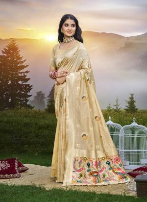 Attractive These Fastive And Party Wear Saree in Fine Colored.These Saree And Blouse is Fabricated On Assam Silk.Its Beautified With Wevon Meenakari Designer.