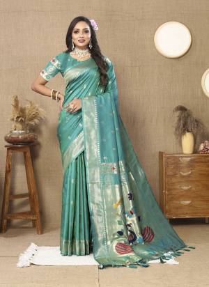 Looking These Party Wear Saree in Fine Colored.These Saree Are Paithani Silk And Blouse is Fabricated On Paithani Silk.Its Beautified With Weaving Jacquard Meenakari Designer.