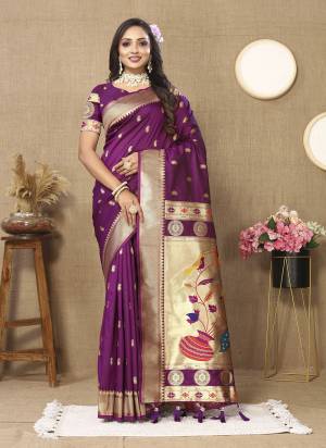 Looking These Party Wear Saree in Fine Colored.These Saree Are Paithani Silk And Blouse is Fabricated On Paithani Silk.Its Beautified With Weaving Jacquard Meenakari Designer.