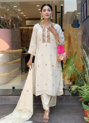 Looking These Suit in Fine Colored Pair With Bottom And Dupatta.These Top Are Chinon And Bottom Are Fabricated On Twill Pair With Chinon Dupatta.Its Beautified With Designer Embroidery Work.