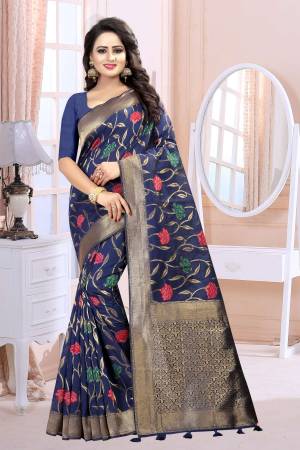 Enhance Your Personality Wearing This Saree In dark Blue Color Paired With Dark Blue Colored Blouse. This Saree And Blouse Are Fabricated On Linen Beautified With Prints. This Rich Fabric Is Durable And Easy To Care For.