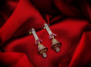 Here Is A Very Pretty Pair Of Simple And Elegant Looking Earring?Set In Golden Color. It Has Pretty Unique pattern With Attractive Diamond Work. You can Pair This Even With Simple Attire As Well As A Heavy One. This Pretty Evergreen Design Compliments Any Kind Of Attire You Wear.