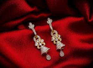 Here Is A Very Pretty Pair Of Simple And Elegant Looking Earring?Set In Golden Color. It Has Pretty Unique pattern With Attractive Diamond Work. You can Pair This Even With Simple Attire As Well As A Heavy One. This Pretty Evergreen Design Compliments Any Kind Of Attire You Wear.