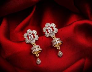 Here Is A Very Pretty Pair Of Simple And Elegant Looking Earring?Set In Golden Color. It Has Pretty Unique pattern With Attractive Diamond Work. You can Pair This Even With Simple Attire As Well As A Heavy One. This Pretty Evergreen Design Compliments Any Kind Of Attire You Wear.