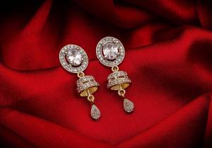 Here Is A Very Pretty Pair Of Simple And Elegant Looking Earring?Set In Golden Color. It Has Pretty Unique pattern With Attractive Diamond Work. You can Pair This Even With Simple Attire As Well As A Heavy One. This Pretty Evergreen Design Compliments Any Kind Of Attire You Wear.