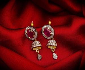 Here Is A Very Pretty Pair Of Simple And Elegant Looking Earring?Set In Golden Color. It Has Pretty Unique pattern With Attractive Diamond Work. You can Pair This Even With Simple Attire As Well As A Heavy One. This Pretty Evergreen Design Compliments Any Kind Of Attire You Wear.