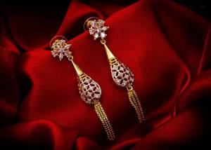 Here Is A Very Pretty Pair Of Simple And Elegant Looking Earring Set In Golden Color. It Has Pretty Unique pattern With Attractive Diamond Work. You can Pair This Even With Simple Attire As Well As A Heavy One. This Pretty Evergreen Design Compliments Any Kind Of Attire You Wear.?