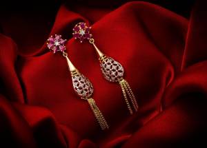 Here Is A Very Pretty Pair Of Simple And Elegant Looking Earring Set In Golden Color. It Has Pretty Unique pattern With Attractive Diamond Work. You can Pair This Even With Simple Attire As Well As A Heavy One. This Pretty Evergreen Design Compliments Any Kind Of Attire You Wear.?