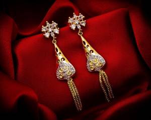 Here Is A Very Pretty Pair Of Simple And Elegant Looking Earring Set In Golden Color. It Has Pretty Unique pattern With Attractive Diamond Work. You can Pair This Even With Simple Attire As Well As A Heavy One. This Pretty Evergreen Design Compliments Any Kind Of Attire You Wear.?