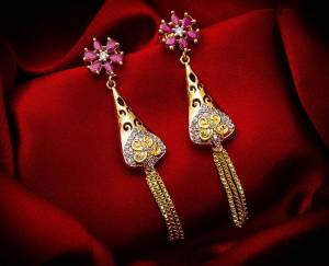 Here Is A Very Pretty Pair Of Simple And Elegant Looking Earring Set In Golden Color. It Has Pretty Unique pattern With Attractive Diamond Work. You can Pair This Even With Simple Attire As Well As A Heavy One. This Pretty Evergreen Design Compliments Any Kind Of Attire You Wear.?