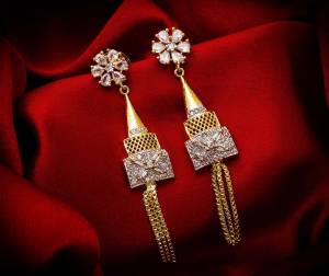 Here Is A Very Pretty Pair Of Simple And Elegant Looking Earring Set In Golden Color. It Has Pretty Unique pattern With Attractive Diamond Work. You can Pair This Even With Simple Attire As Well As A Heavy One. This Pretty Evergreen Design Compliments Any Kind Of Attire You Wear.?