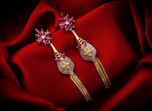 Here Is A Very Pretty Pair Of Simple And Elegant Looking Earring Set In Golden Color. It Has Pretty Unique pattern With Attractive Diamond Work. You can Pair This Even With Simple Attire As Well As A Heavy One. This Pretty Evergreen Design Compliments Any Kind Of Attire You Wear.?