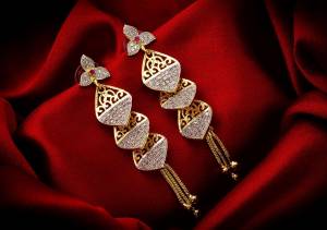 Here Is A Very Pretty Pair Of Delicate And Elegant Looking Earring Set In Golden Color. It Has Pretty Unique pattern With Attractive Diamond Work. You can Pair This Even With Simple Attire As Well As A Heavy One. This Pretty Evergreen Design Compliments Any Kind Of Attire You Wear.?