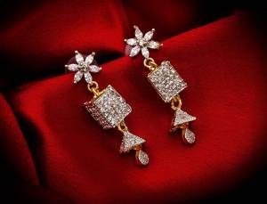 Here Is A Very Pretty Pair Of Delicate And Elegant Looking Earring Set In Golden Color. It Has Pretty Unique pattern With Attractive Diamond Work. You can Pair This Even With Simple Attire As Well As A Heavy One. This Pretty Evergreen Design Compliments Any Kind Of Attire You Wear.?